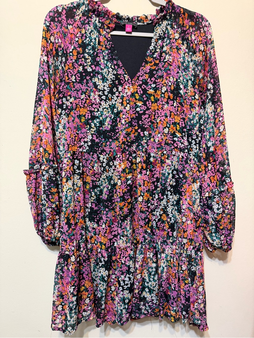 Vince Camuto Black Floral V-Neck Tiered Mini Dress